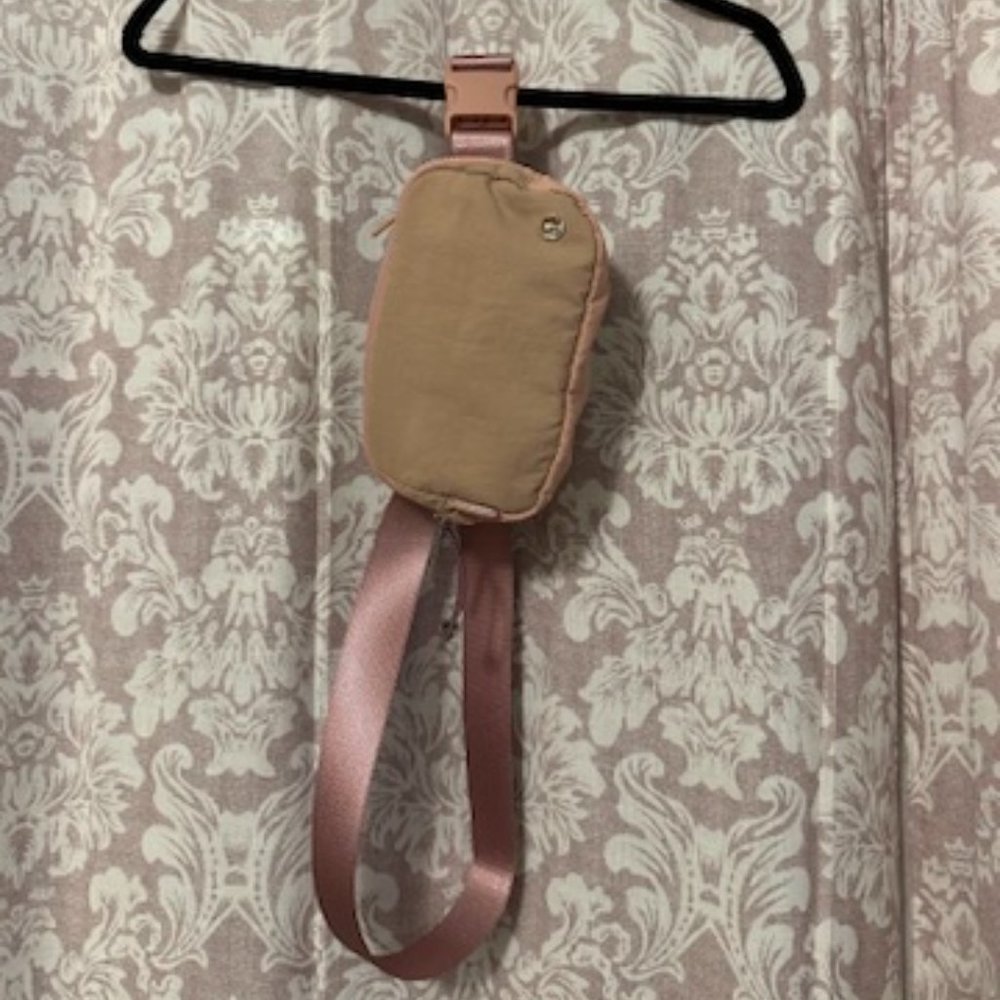 Lululemon Everywhere Belt Bag 1L